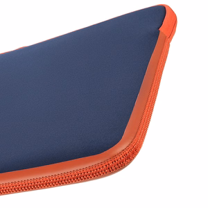 Mėlyna Tucano Elements 2 4 mm neopreno įmautė MacBook Air 13 col. (2018–2024), MacBook Pro 13 col. (2016–2022) ir 12 col. nešiojamiesiems kompiuteriams