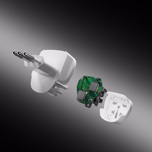 Adapteris iš IT sieninio kištuko į universalų kištuką