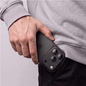 Juoda aliuminio ir grūdinto stiklo kameros modulio apsauga „Tech-Protect CamFull Fit+“, skirta „Apple iPhone 18 Pro“