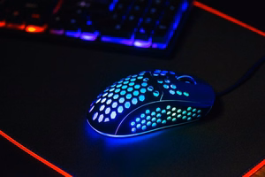 ART laidinė kompiuterio pelė USB A dpi su šviesa AM-99 juoda