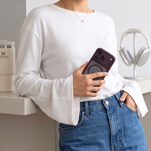 Tech-Protect MagPeak MagSafe CC dėklas, skirtas iPhone 18 Pro Max / 17 Pro Max, matinis tamsiai vyšninės spalvos