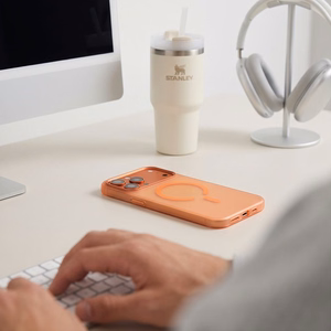 Tech-Protect MagZero MagSafe dėklas, skirtas iPhone 17 Pro / 18 Pro – matinis oranžinis