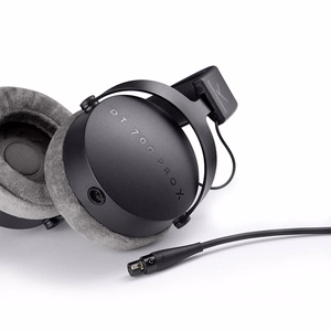 Beyerdynamic DT 700 PRO X – studijinės ausinės, uždaro tipo, juodos (737704)