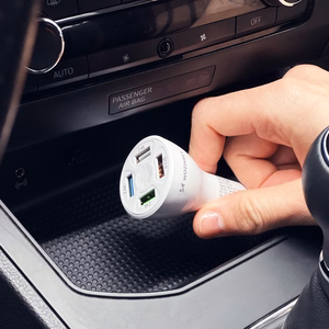 Wozinsky WCCAW 50W 4x USB-A QC automobilinis įkroviklis - baltas