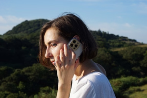 Moshi iGlaze dėklas, skirtas iPhone 14 Plus, suderinamas su MagSafe, skaidrus su „Sunset Gold“ spalvos detalėmis