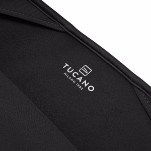Tucano Colore2 neopreninis įmautės tipo dėklas, skirtas 13 col. MacBook Air (M5/M4/M3/M2/M1, 2026–2018), 13 col. MacBook Pro ir 12 col. nešiojamiesiems kompiuteriams, juodas