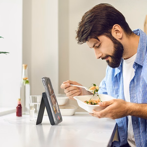 Speck StandyBank + ClickLock 5 000 mAh magnetinė išorinė baterija su atrama, iki 15 W belaidis įkrovimas, suderinama su MagSafe, juoda