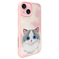 Nimmy Big Eyed Pet 2.0 Katės dėklas iPhone 15 – rožinis