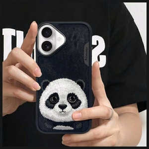 Nimmy Big Eyed Pet 2.0 Panda Dėklas telefonui iPhone 16 - juodas
