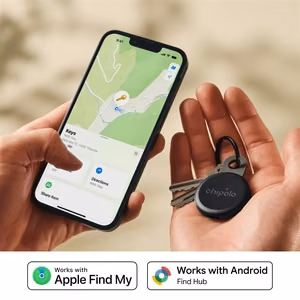 „Chipolo LOOP“ – įkraunamas „Bluetooth“ sekiklis su silikonine kilpa, skirtas „iOS“ ir „Android“ įrenginiams, anglies spalvos