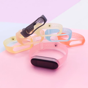 Silikoninis dirželis Xiaomi Mi Band 5 / 6 apyrankei - auksinis