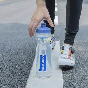 Rockbros 750 ml dviračio gertuvė - skaidri su mėlynu antgaliu