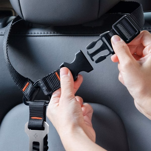 SPIGEN PS100 universalus automobilio saugos diržo laikiklis augintiniams juodas