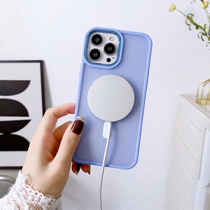 Magnetinis spalvotas matinė dėklas telefonui iPhone 15 Plus - violetinė