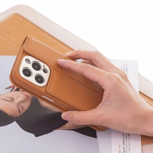 Moshi Overture MagSafe dėklas, skirtas iPhone 16 Pro, su nuimama veganiškos odos pinigine, „Caramel Brown“ spalvos