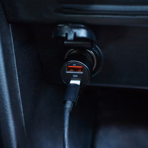 "Maxlife MXCC-04 PD QC automobilinis įkroviklis 1x USB-C 1x USB 20W juodas + USB-C - Lightning kabelis 27W