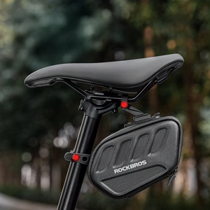 Rockbros C61 велосипедная подседельная сумка с умным задним фонарем 0.45L - черный