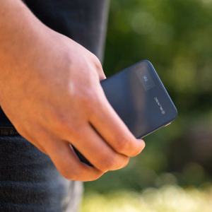 Blavec išorinė baterija 10000mAh BJ-04 Slim 13,5mm - Type C - 22,5W magnetinė Magsafe 3 in 1 (PBBJ04-MC10N) tamsiai mėlyna stiklas