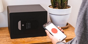 Yale Smart Safe laisvai pastatomas seifas YSS/250/EB1 juodas