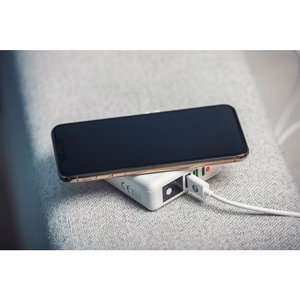 FORCELL F-ENERGY daugiafunkcis įkroviklis 15W 4in1 su USB/USB-C jungtimi, išorine baterija 8000mAh ir belaidžiu įkrovimu