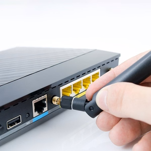 Qoltec 57046 Wi-Fi antena 2,4/2,5 GHz | 5,1/5,8 GHz | 5dBi | įvairiakryptis | Vidinis