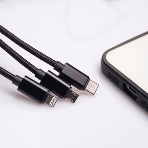 Maxlife 3in1 кабель USB - Lightning + USB-C + microUSB 1,0 м 2,1A черный нейлон