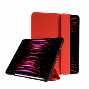 Crong FlexFolio atverčiamas dėklas, skirtas iPad Air 11" (2026–2024) / iPad Air 10.9" (5-osios / 4-osios kartos) / iPad Pro 11" (2022–2021), su Apple Pencil laikikliu, raudonas
