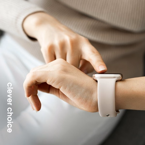 Skystojo silikono dirželis Crong Liquid, skirtas Apple Watch 38/40/41/42 mm, akmens smėlio spalvos