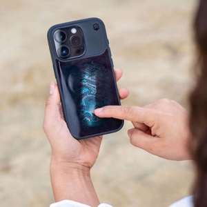 STM Reveal Warm MagSafe dėklas, skirtas iPhone 15 Pro Max, „Black Realm“ spalvos