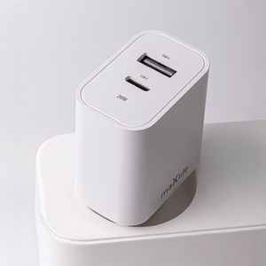 "Maxlife MXTC-06-20AC PD QC įkroviklis 1x USB-C 1x USB 20W baltas + USB-C - USB-C kabelis 20W
