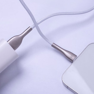 Forever Sleek laidas USB - Lightning 1,0 m 2.4A baltas