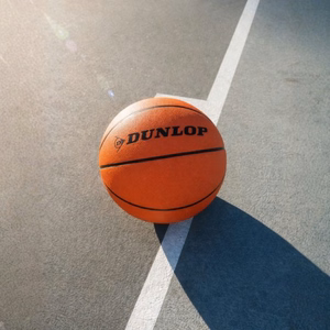 Dunlop 8 plokščių lauko krepšinio kamuolys, 7 dydžio, oranžinis