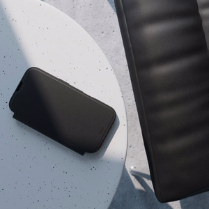 Puro Book Mag Magnetinis odinis dėklas su atvartu ir kortelių skyriumi telefonui iPhone 16 Pro - juodas