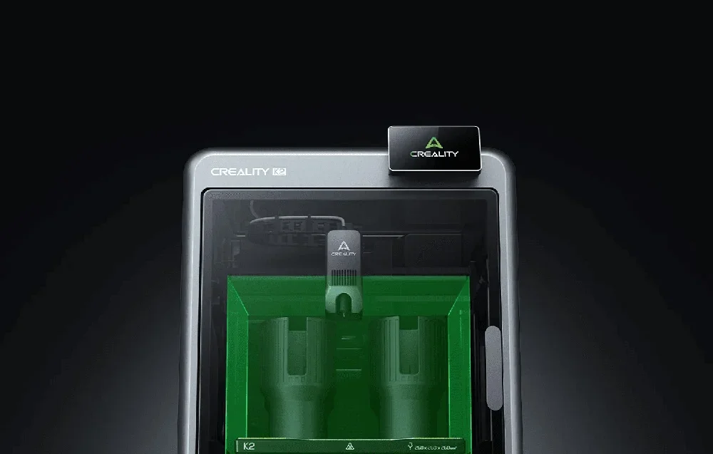 Creality 3D spausdintuvo viršus su ekranu ir žalia sritimi kameroje