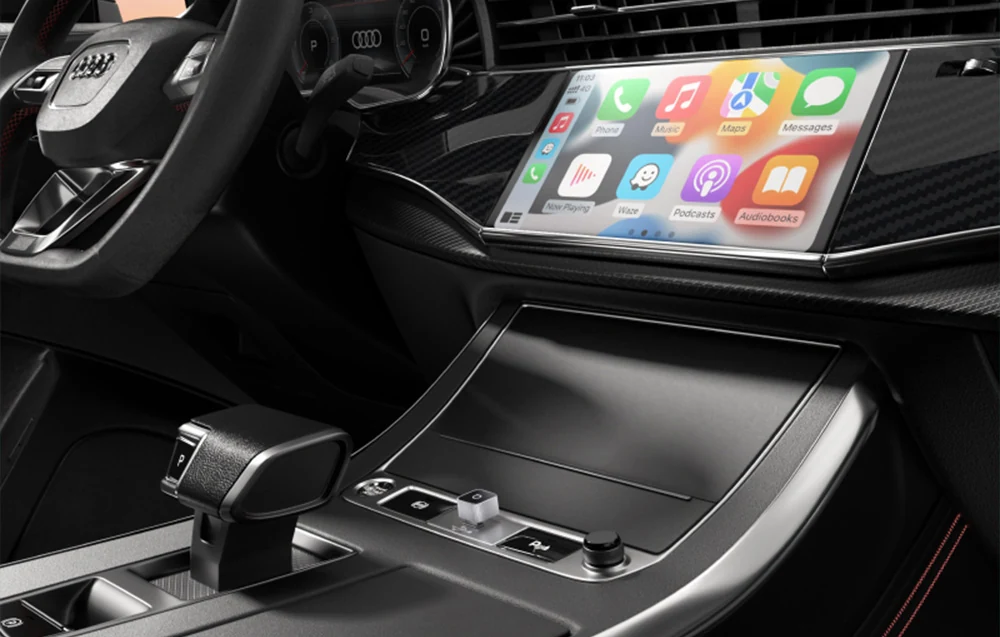 Gamyklinis CarPlay ekranas prijungtas per Ottocast adapterį
