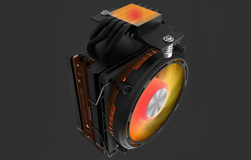 Aktyvus aušintuvas su spalvotu apšvietimu tamsiame fone