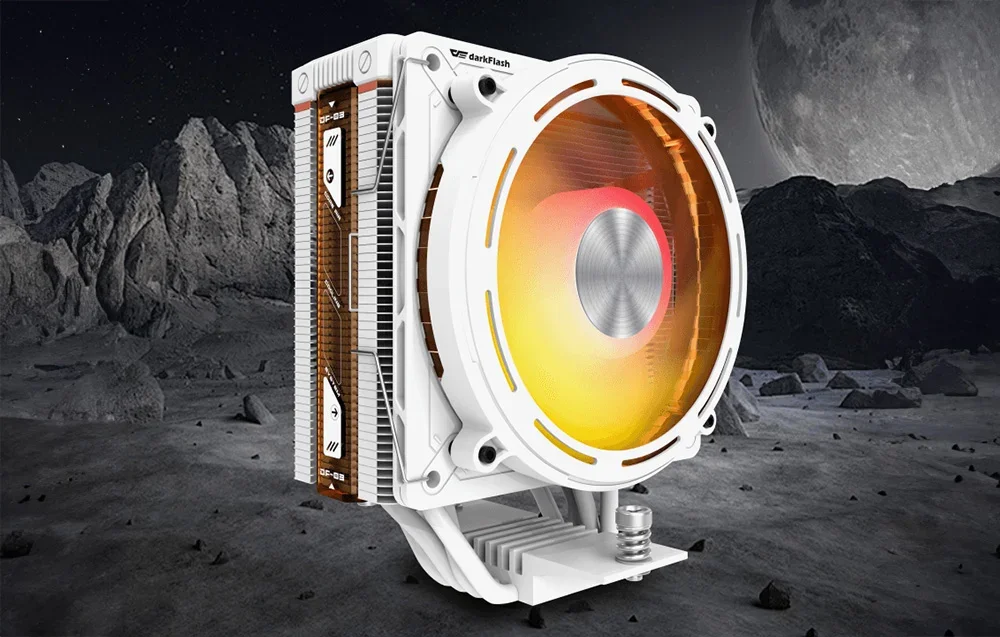 Baltas Darkflash aktyvus aušintuvas uolų ir mėnulio fone