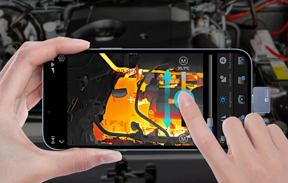 P2 Pro termovizoriumi telefone tikrinami automobilio variklio komponentai