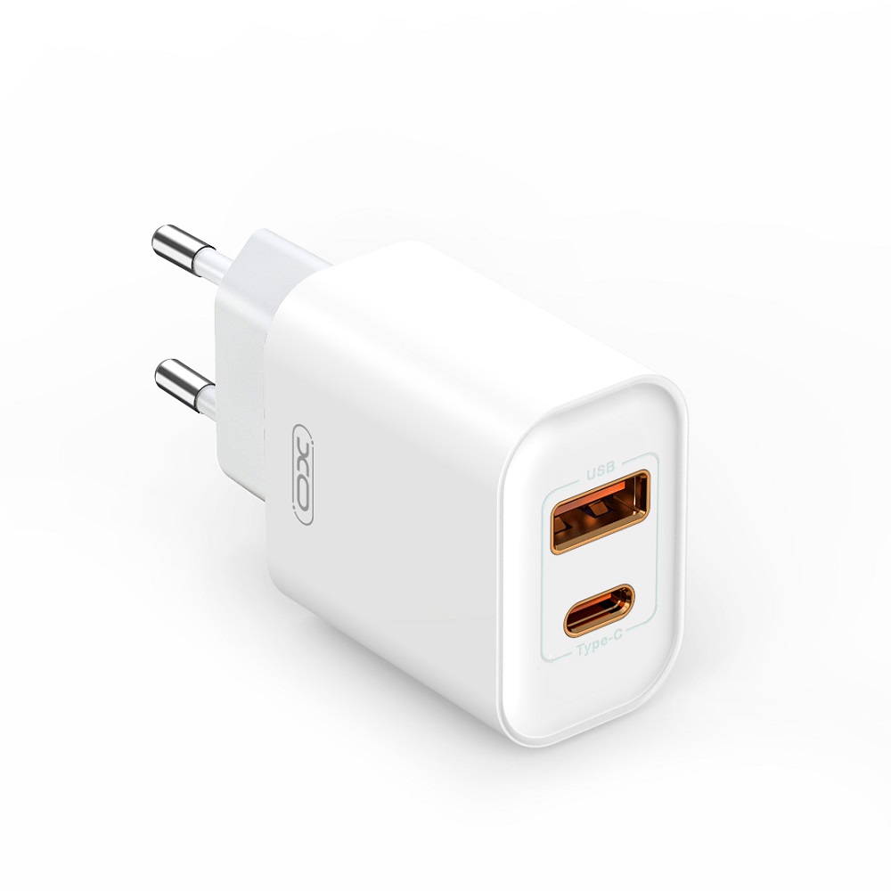 XO sieninis įkroviklis CE12 PD QC 3.0 20W 1x USB 1x USB-C baltos spalvos