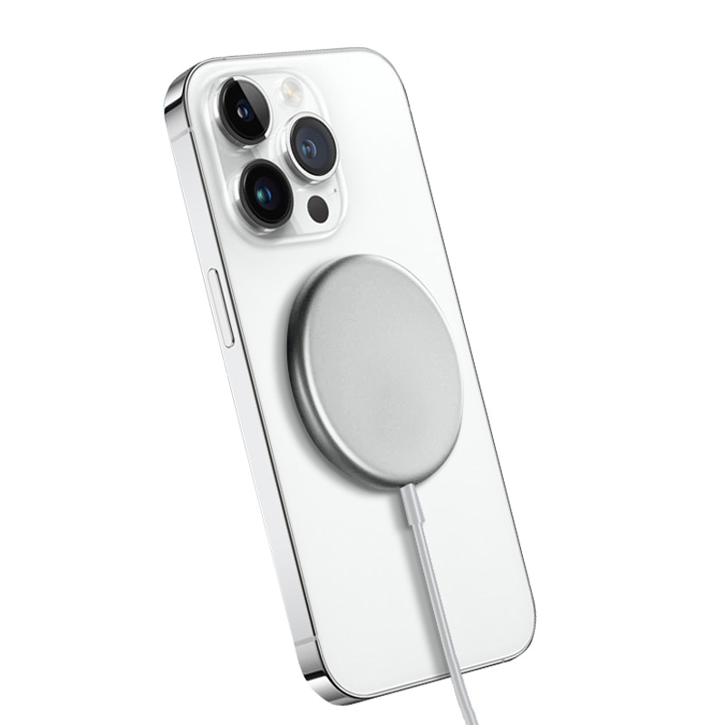 Crong MagSpot aliumininis 15 W magnetinis belaidis įkroviklis, suderinamas su MagSafe, sidabro ir baltos spalvų